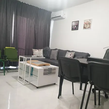 New The Twins Two-bedroom, 5 At 15 Tsani Ginchev Street, Floor 3 Apartmán *